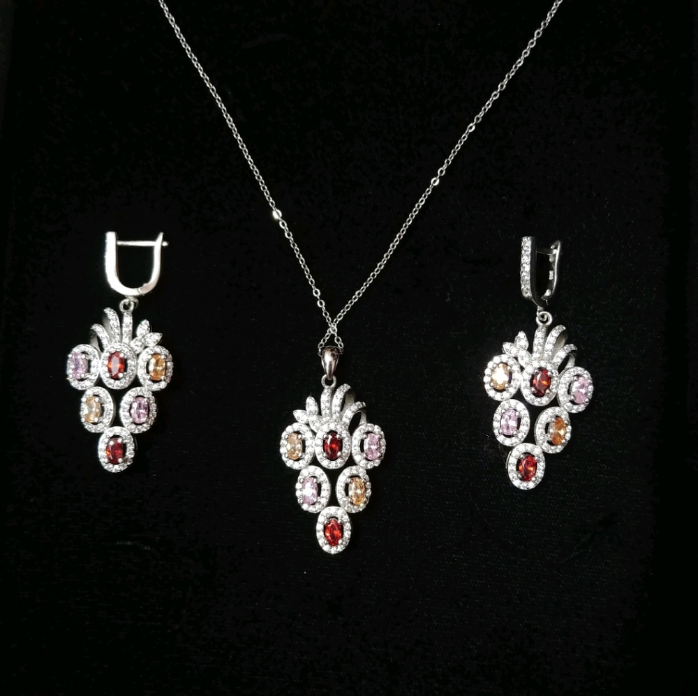 Woman's jewelry set